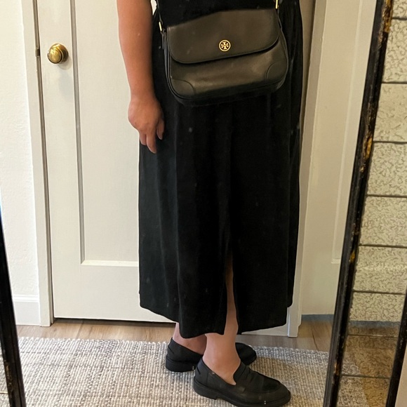 Tory Burch Black Cross Body Bag! Beautiful 😍 - Picture 2 of 9